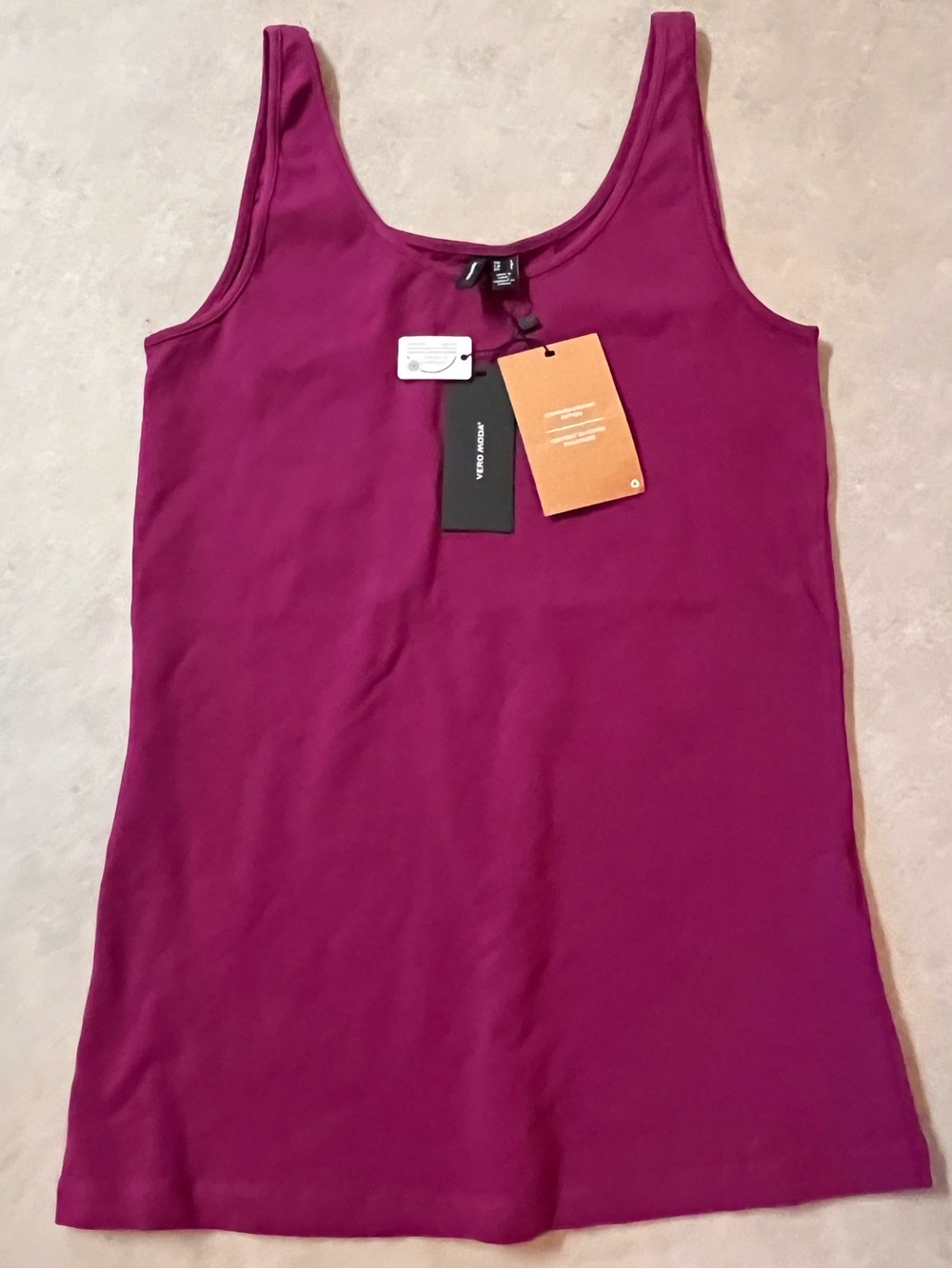 Vero Moda Berry Scoop Neck Tank. New with tags. Large. Basics. Casual